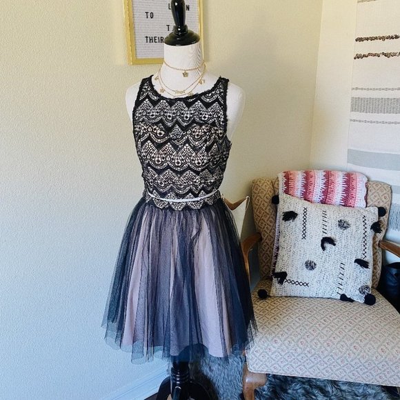 Sequin Hearts Prom / Homecoming Lace Dress Size 5 - Picture 1 of 7